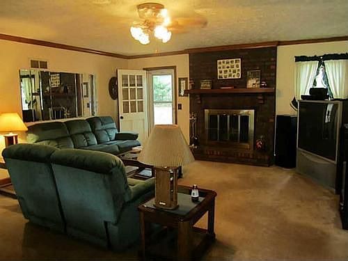 4th image of 302 River Bluff Dr