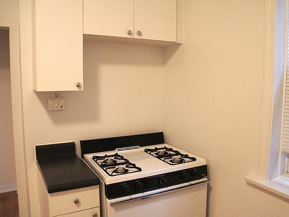 4th image of 3046 W Wellington Ave