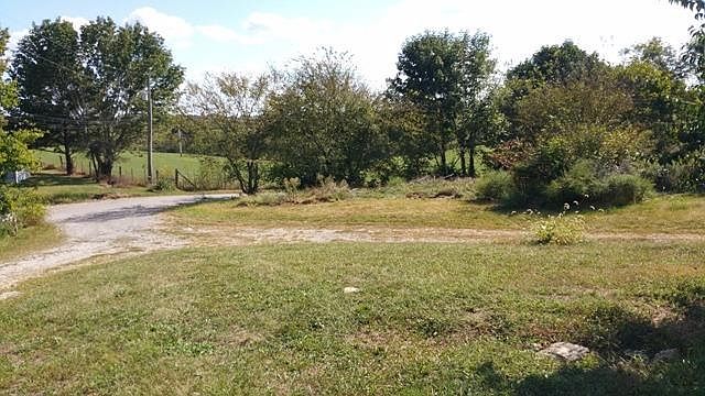 2nd image of 2086 Kentucky River Rd