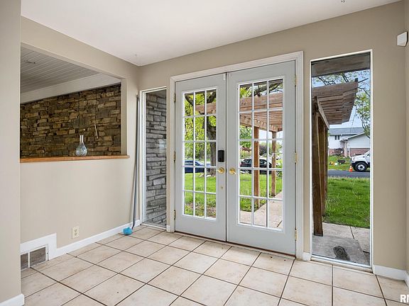 4th image of 200 Campanile Dr
