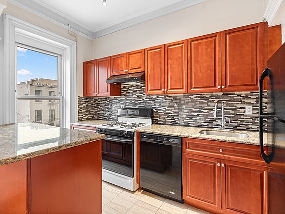 4th image of 51 Herkimer St APT 2