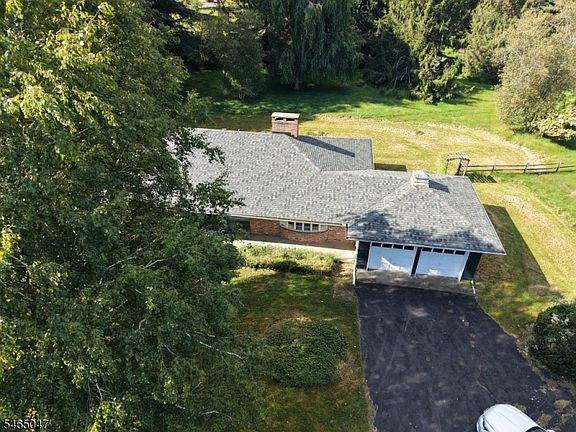 2nd image of 9 Brantwood Estates