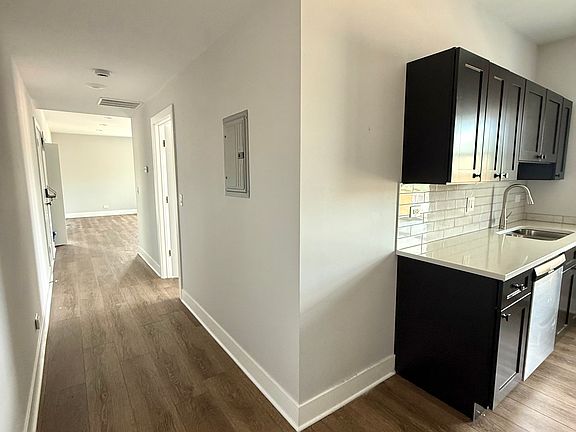 5th image of 3350 W Montrose Ave #3F