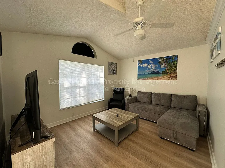 1009 Lake Davenport Blvd — Photo 5