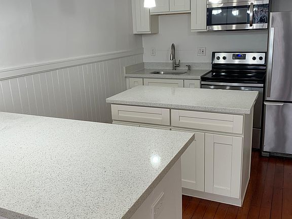 3rd image of 450 Green St