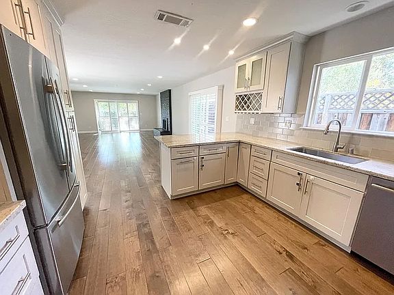 4th image of 970 Alice Ln