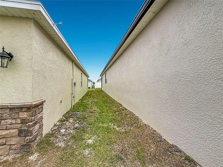 418 Quayside Ave — Photo 35