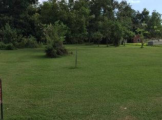 5200 34th St, Groves, TX 77619