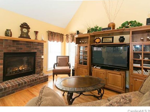 5th image of 143 Ardmore Pl