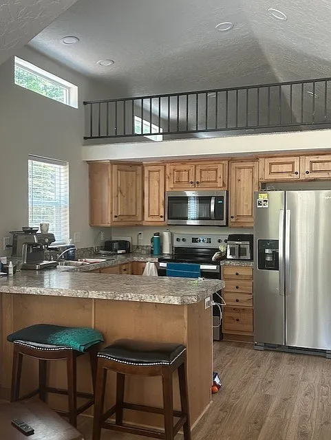 1 bed, 650 sqft, $1,200 — Photo 3