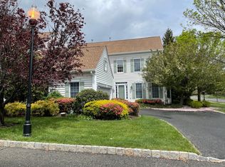 87 Twinberry Ct, Paramus, NJ 07652