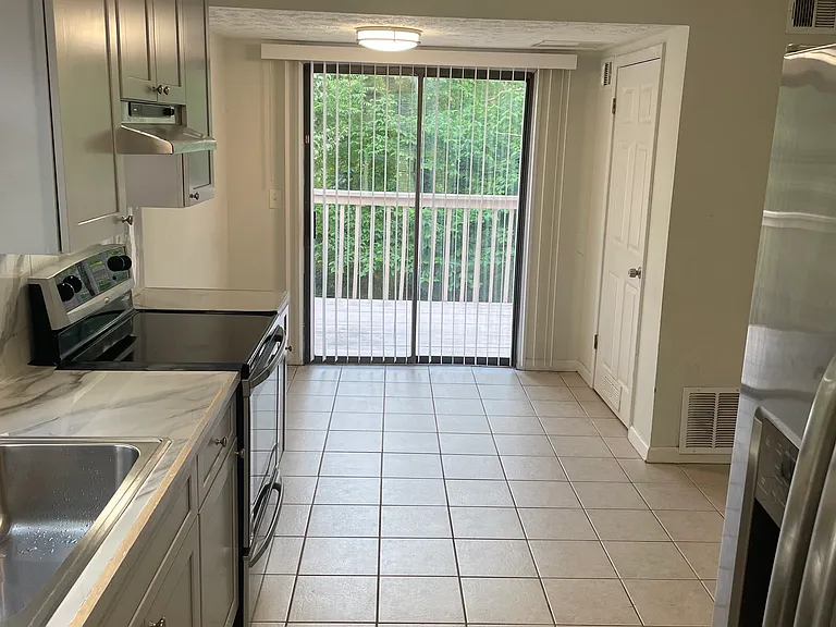 4475 Longley Ln — Photo 21