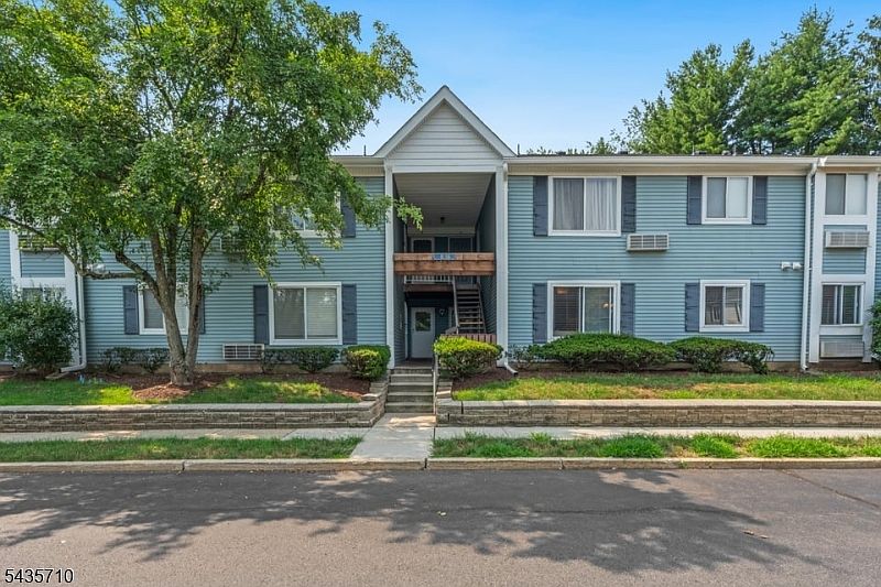 1st image of 12 Norwich Pl #12