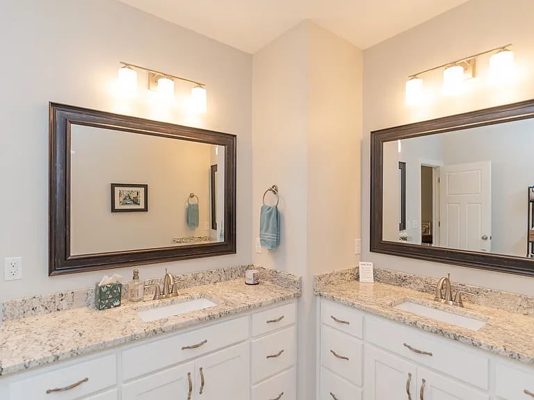 Large Full Bathroom with 2 Vanities
