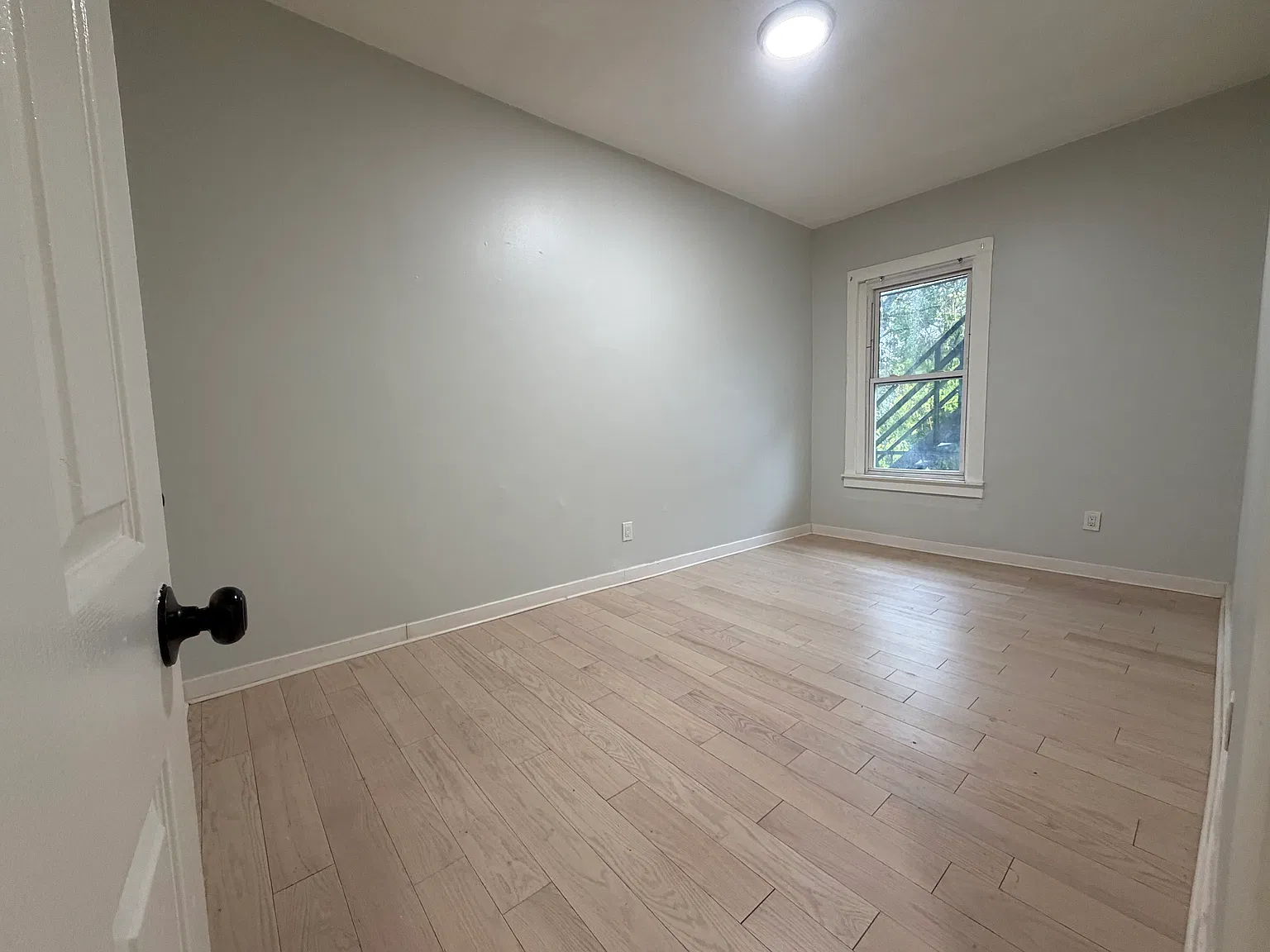 4 bed, 1200 sqft, $1,845 — Photo 4
