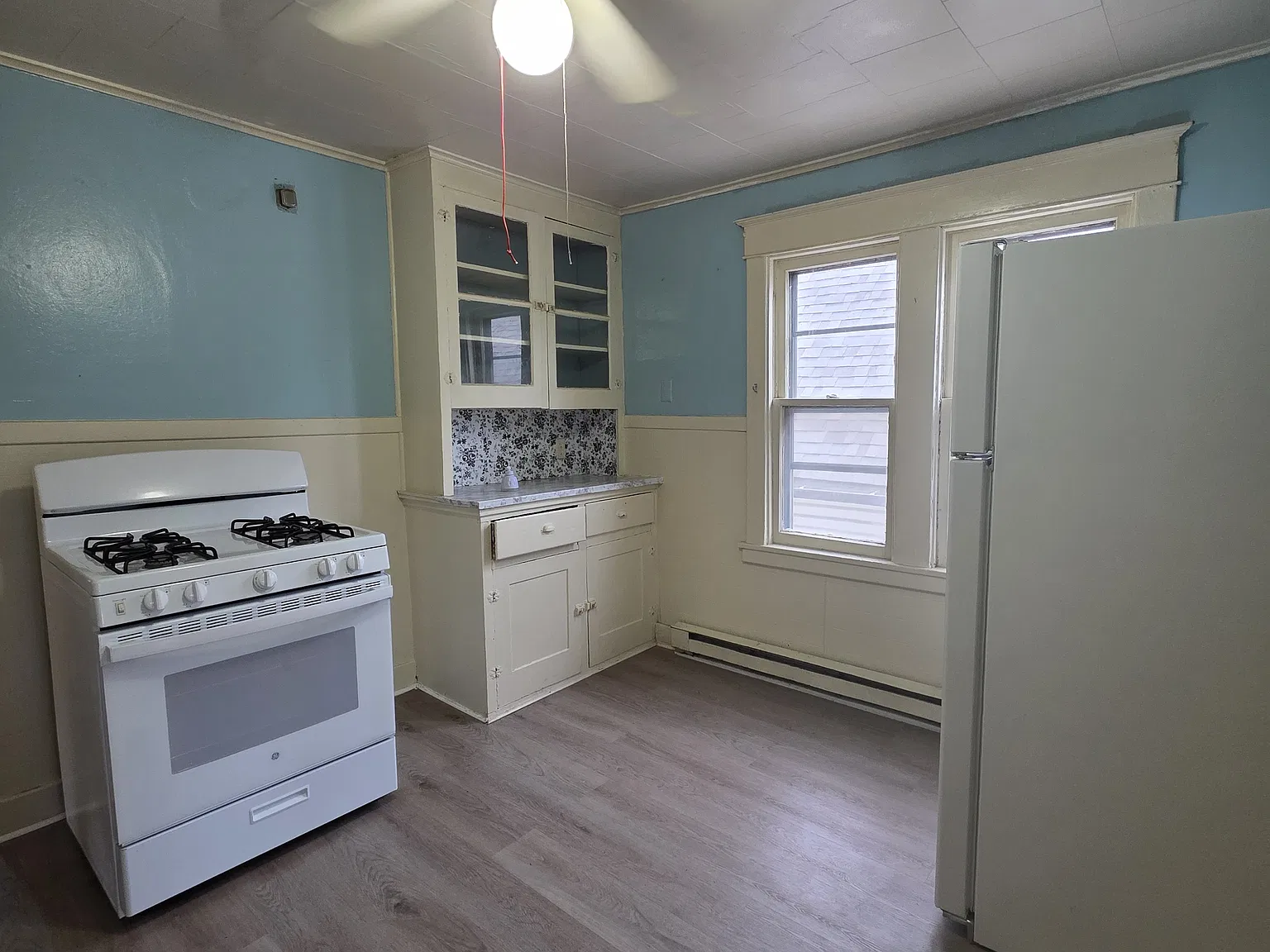 3 bed, 900 sqft, $900 — Photo 3