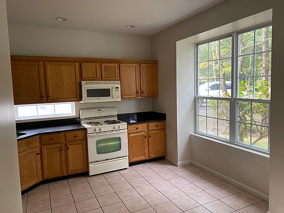 3rd image of 15 Farrington St