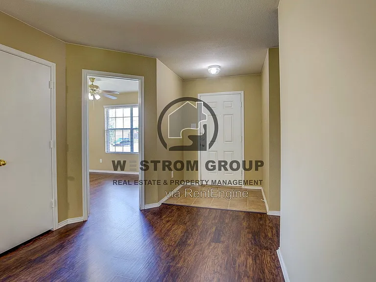 7000 Sylvan Meadows Dr — Photo 4