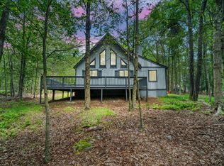 44 Magnolia Dr, Gouldsboro, PA 18424
