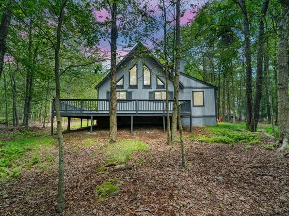 44 Magnolia Dr, Gouldsboro, PA 18424