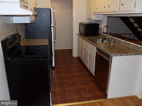 2nd image of 29 Woodenbridge Ct Unit D