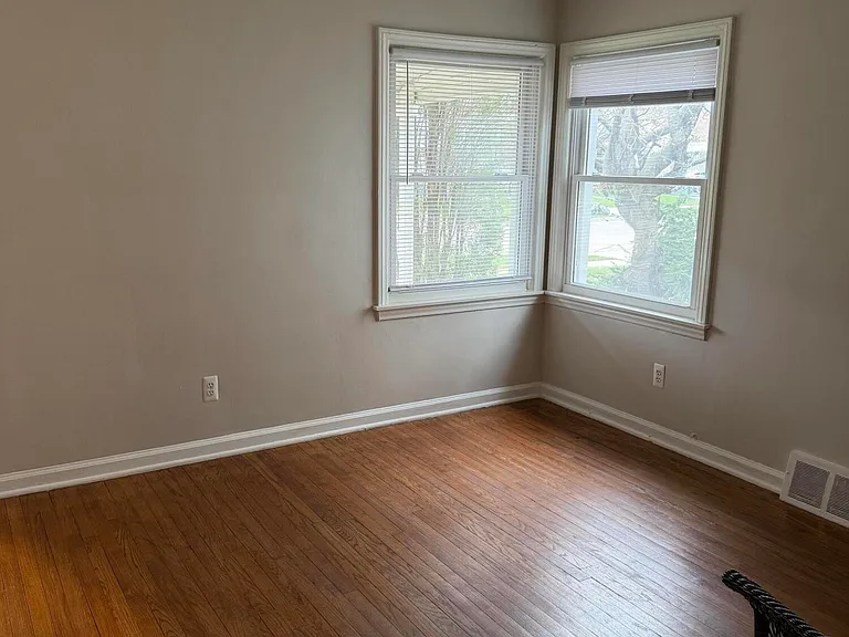 20202 Washtenaw St — Photo 5