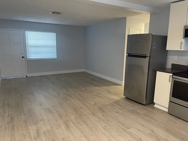 780 NE 46th Ct — Photo 12