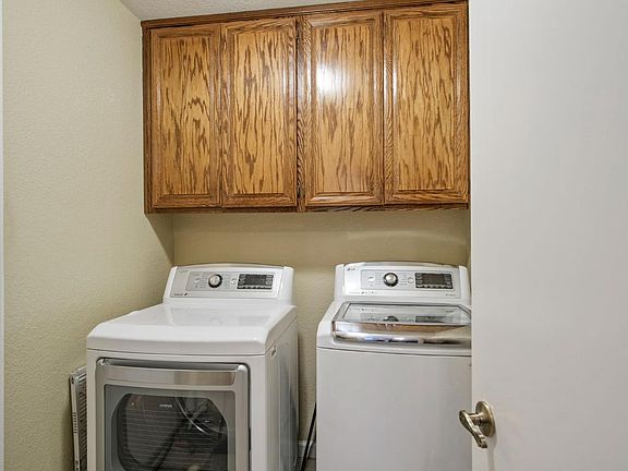 5th image of 2185 Garden Circle Dr W