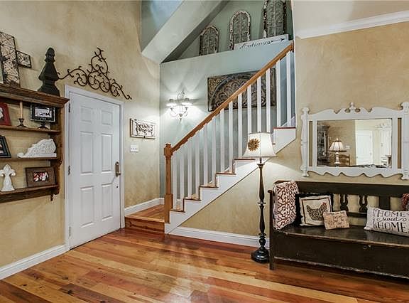 5th image of 1029 Oak Holw
