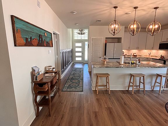 3rd image of 1912 Elliel Ln