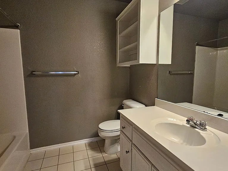 1006 SW 23rd St — Photo 10
