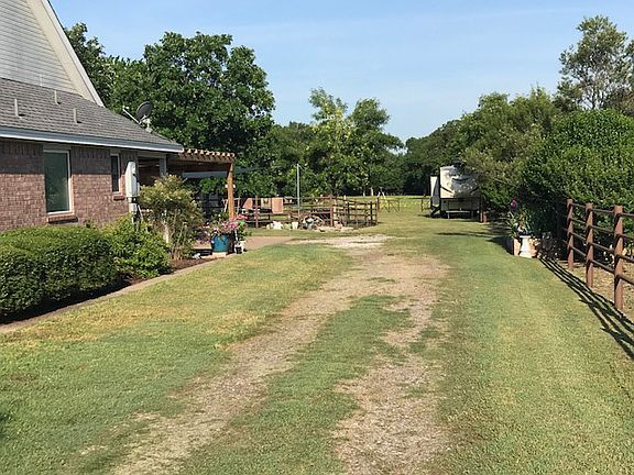 3rd image of 130 Lace Ln
