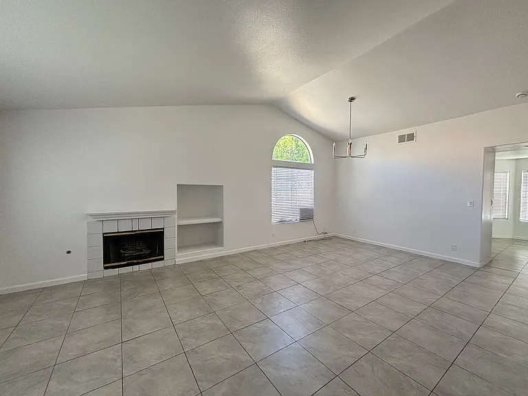 1734 Lightcap St — Photo 3