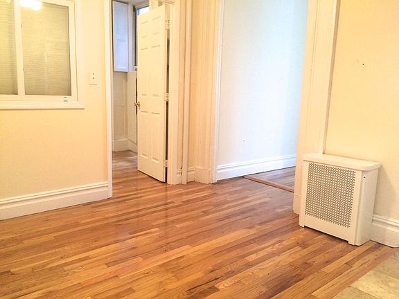 5th image of 213 Court St Ste 1