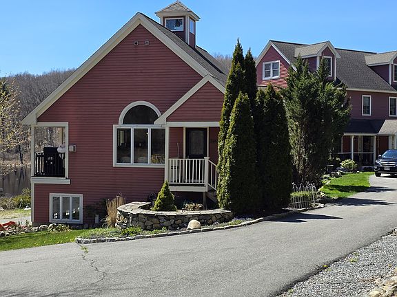Guest house has private entrance, lots of parking. Cupola and vaulted ceilings make for a very open feel.