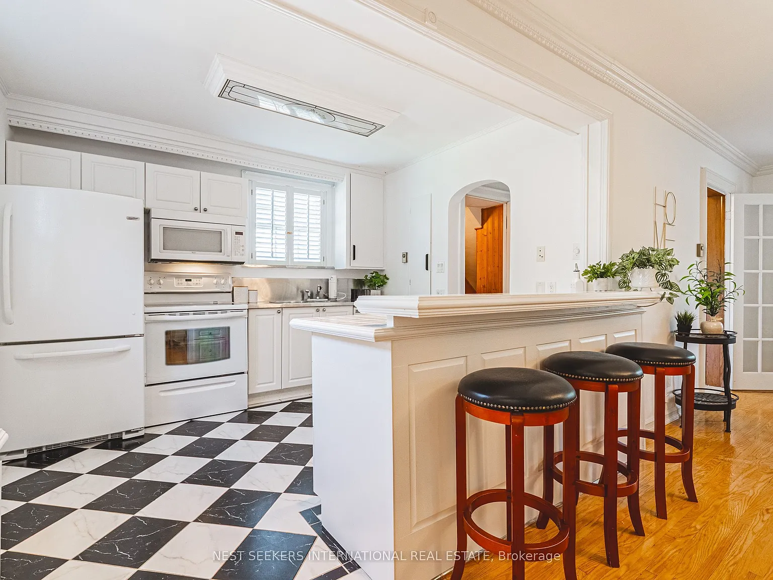 4 bed, $3,300 — Photo 4