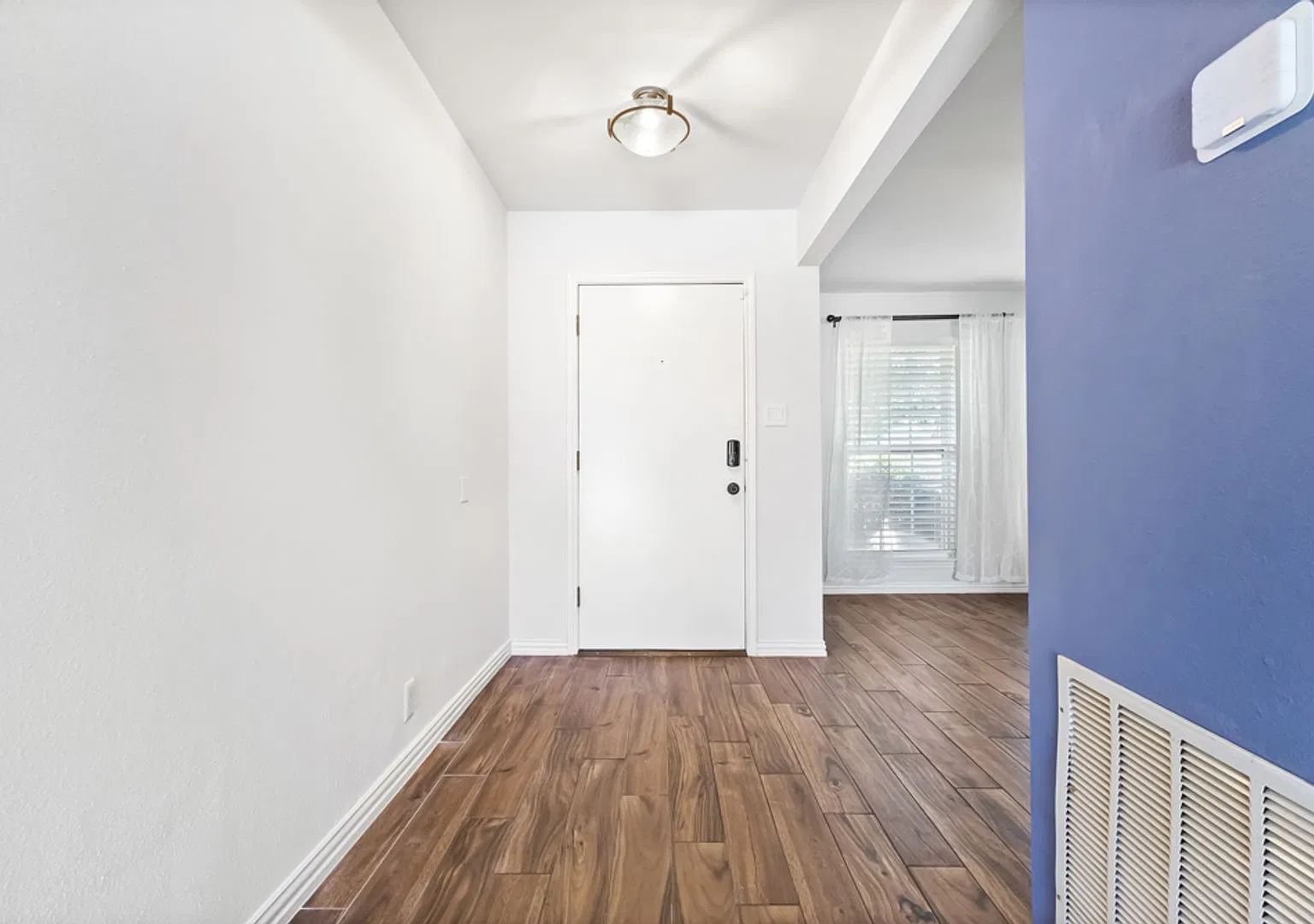4 Bedroom / 2.5 Bath in Pebble Forest Subdivision — Photo 4