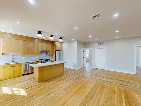 3rd image of 145 Sutherland Rd #3