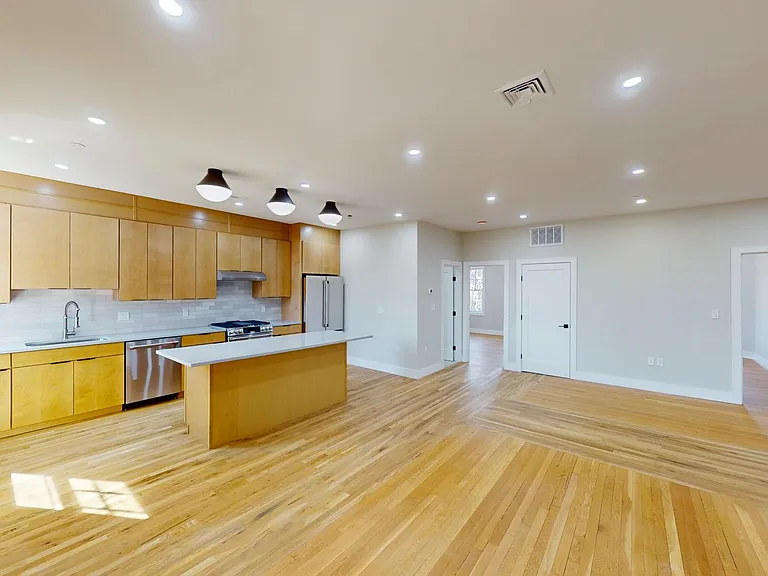 145 Sutherland Rd #3 — Photo 3