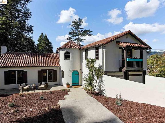 4th image of 3625 Calafia Ave