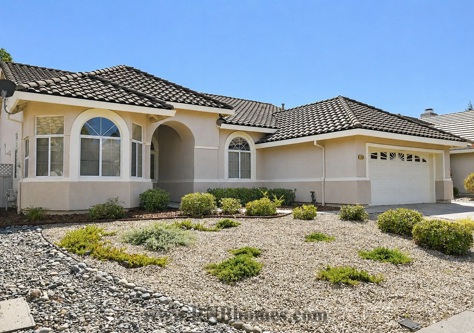 Angelrock Court 408 — Photo 2