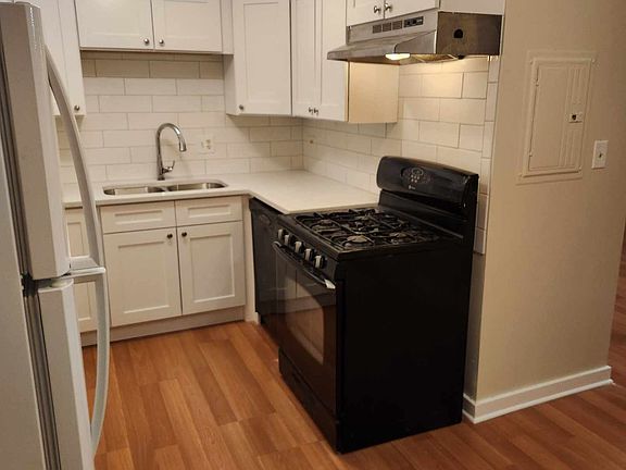 3rd image of 1319 N Baldwin Ct Unit 2D
