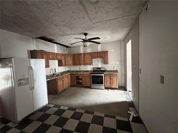 3rd image of 166 Grant Ave