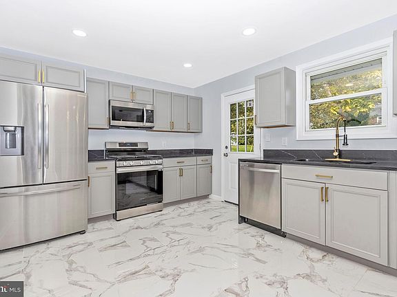 3rd image of 3308 Delpha Ct