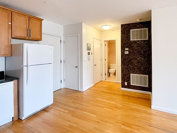 3rd image of 62 Clermont Ave APT 404