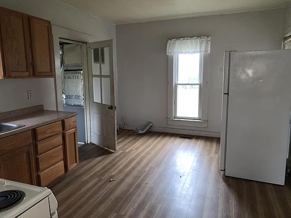 3rd image of 912 N Willow St