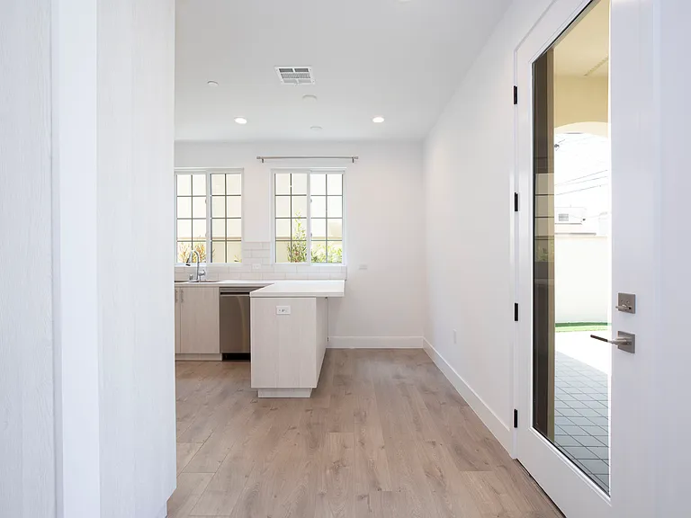 1029 Melrose Ave #104 — Photo 16