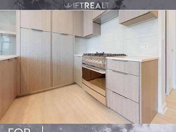 3rd image of 1471 Hunter St #Townhouse