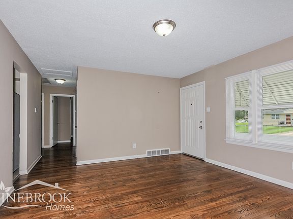 2nd image of 805 Mark Twain Dr