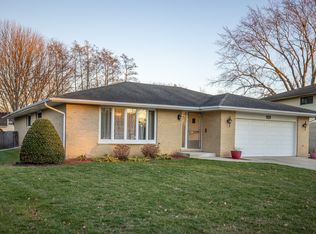 1821 Buckthorn Dr, Mount Prospect, IL 60056